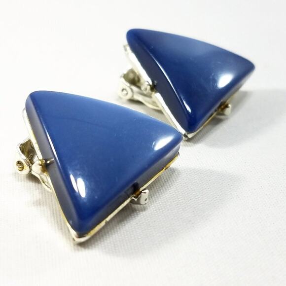 Vintage Pearlescent Blue Lucite Triangle Clip Earrings, Silver Tone Clips - Picture 9 of 10